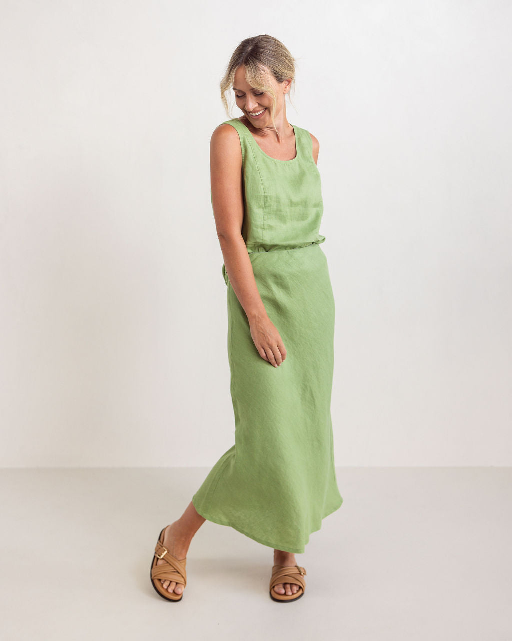 Woman wearing a pistachio sleeveless top and beige wide-leg pants on a plain background
See Saw Linen Shell Tank Top White SS320